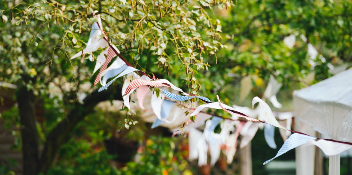 backyard party decorations